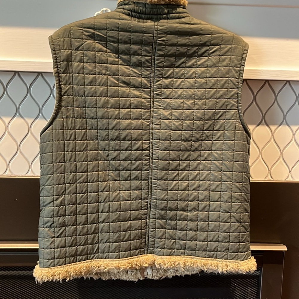 Tsunami Quilted army Green Vest with Sherpa Lining - Picture 4 of 7